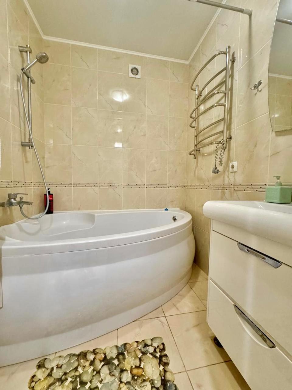 Apartpoltava Стильні Білосніжні Апартаменти, 2-Окремі Кімнати , Документи Для Відрядження , Банківський Чек ภายนอก รูปภาพ