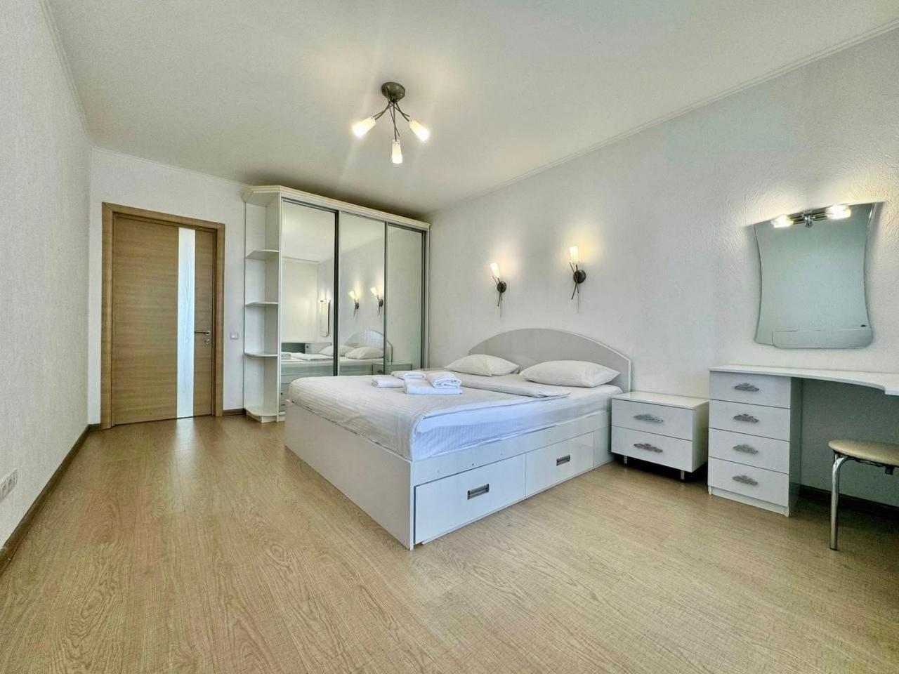 Apartpoltava Стильні Білосніжні Апартаменти, 2-Окремі Кімнати , Документи Для Відрядження , Банківський Чек ภายนอก รูปภาพ